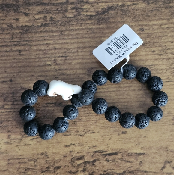 Fahlo The Venture Bracelet - Polar Bear, Lava Stone - Picture 4 of 5